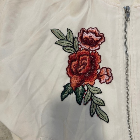 JACK by BB DAKOTA Womens  Bomber Jacket‎ Large Cream Floral Embroidered Feminine - Picture 9 of 9